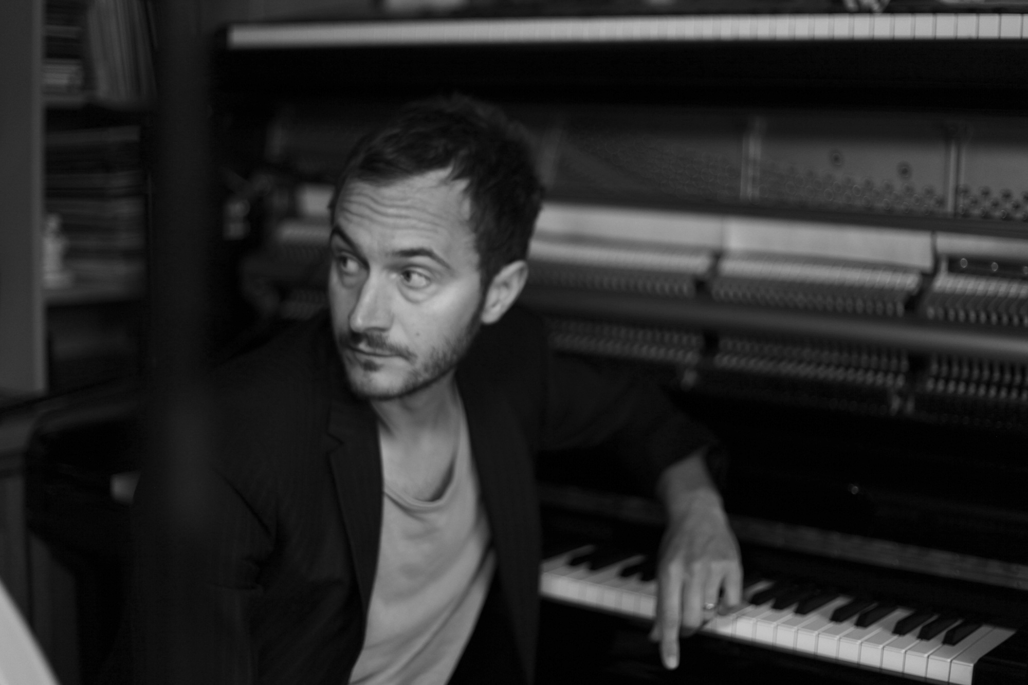 Tom Smith: ''No canto sobre ser viejo, pero sí sobre decir adiós a la juventud''